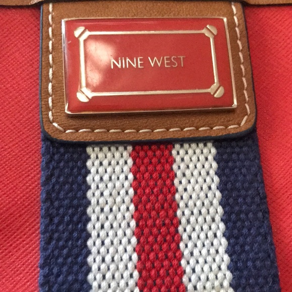 Nearly New Nine West Orange Wristlet 7x5. ❤️ - Picture 2 of 6